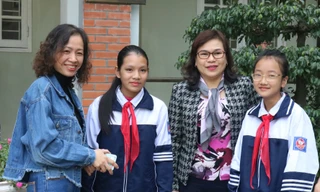 Hai học sinh lớp 6 giao nộp công an chiếc ví đánh rơi