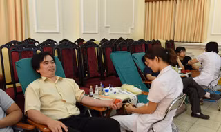 Công chức, đoàn viên tham gia hiến máu
