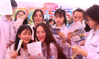 Đông đảo thí sịnh tham gia ngày hội