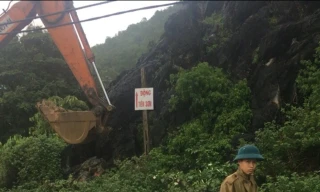 Ngang nhiên phá đường lên động Tiên Sơn