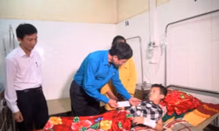 Cần có bảo vệ, xây dựng tường rào theo quy chuẩn sau vụ 5 học sinh bị đâm