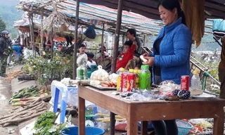 Lộc rừng bày bán nhiều ở Đền Cửa Đạt