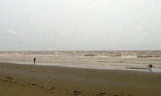 Chồng mất tích, vợ mắc vào lưới khi đi đánh cá trên biển