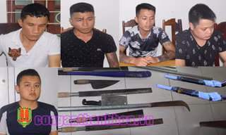 Nhóm đối tượng đòi nợ thuê cùng hung khí CQĐT thu giữ được