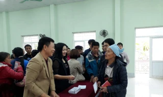 Trao tặng quà Tết cho người nghèo ở Thanh Hóa