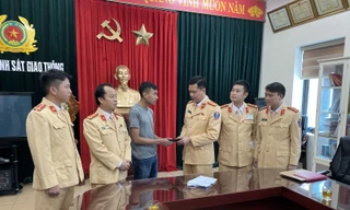 CSGT trả lại 20 triệu đồng cho người đánh rơi