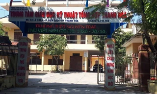 Hủy bỏ quyết định đuổi học 7 học sinh nói xấu thầy cô trên facebook