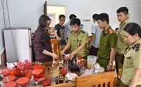 Phát hiện cơ sở sản xuất son môi 'handmade' trái phép 