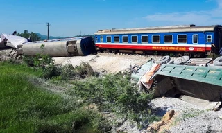 Hiện trường vụ tàu lật.