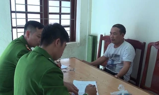 Nghi phạm Nguyễn Huy Xô tại cơ quan công an