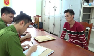 Đối tượng bị bắt giữ tại cơ quan công an