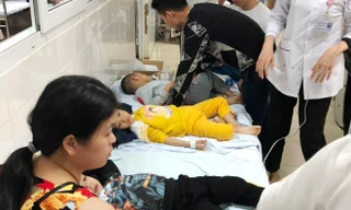 Hàng chục trẻ Trường mầm non Vườn Mặt trời nhập viện sau bữa ăn