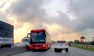 Tước giấy phép tài xế xe khách đi ngược chiều trên quốc lộ 1A