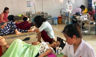 Ngộ độc thực phẩm ở khu du lịch, hàng chục người nhập viện khẩn cấp