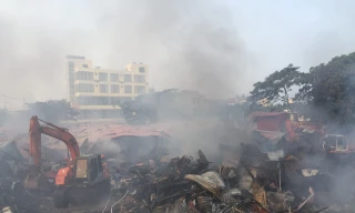 Chợ Còng ven Quốc lộ 1A cháy lớn, Giám đốc Công an tỉnh chỉ đạo chữa cháy