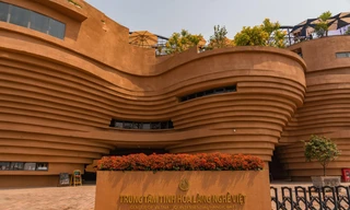 ‘Bước chân di sản’ đến Bát Tràng quảng bá di sản Việt