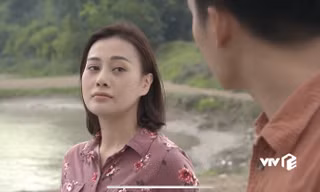Uyên (Phương Oanh) định bỏ làng lên thành phố kiếm việc làm, quên chuyện buồn ở làng vì từng bị làm nhục