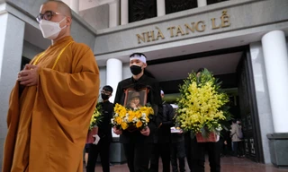 Gia đình nhạc sĩ Phú Quang trong giây phút tiễn biệt