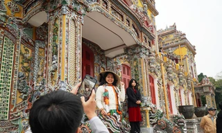 Quang Dũng, Hà Trần hát nhạc Trịnh trên sân khấu điện Kiến Trung ở Huế