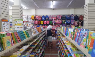 Hội Xuất bản hỗ trợ sách giáo khoa, đồ dùng học tập cho học sinh khó khăn tại TP. Hồ Chí Minh