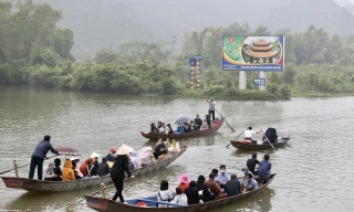 Chùa Hương ngày đầu mở cửa trở lại