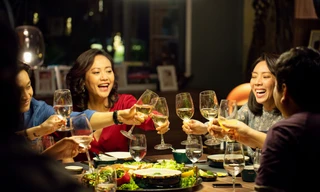 "Tiệc trăng máu" đạt doanh thu khủng tần đầu mở màn của phòng vé Việt năm 2020