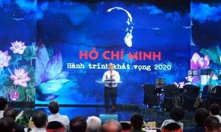 Thủ tướng tới dự và phát biểu tại chương trình giao lưu nghệ thuật “Hồ Chí Minh-Hành trình khát vọng 2020”. Ảnh: Quang Hiếu