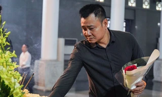 Lý do Nhà hát Kịch dùng hoa hồng tiễn đưa NSƯT Bùi Phương Nga