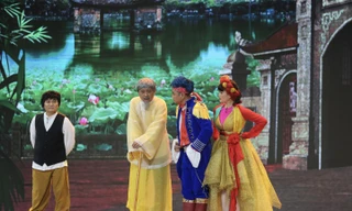 Những nhân vật quen thuộc trong tác phẩm văn học, sân khấu kể chuyện Làng Vũ Đại. Ảnh: VFC