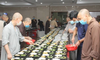 Giáo hội kêu gọi tăng, ni, Phật tử tiếp tục chung tay cùng chính quyền địa phương phòng, chống dịch. Ảnh: NGÔ TÙNG