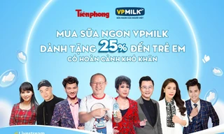 Báo Tiền Phong đồng hành với nghệ sĩ tặng sữa cho trẻ có hoàn cảnh khó khăn