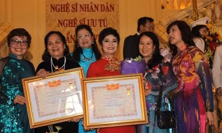 Xét danh hiệu nhân dân, ưu tú cho nhà văn, kiến trúc sư, nhiếp ảnh gia: Vô lí, không cần thiết