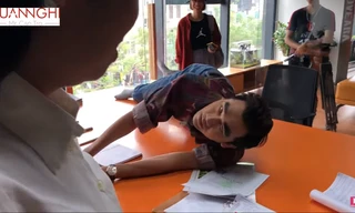 Xuân Nghị phải giả dại hòng giúp Nhiên câu giờ trong "Nhà trọ Balanha"