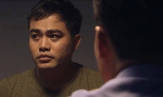 Hoàng mỏ bị lấy lời khai, tuy nhiên trước đó nhận được lời cảnh báo giấu trong bát cơm tù