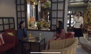Linh nghe lén Ngân nói chuyện