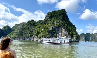 Chương trình kích cầu du lịch góp phần thu hút đông đảo khách tới các điểm du lịch hậu COVID-19. Ảnh: NGUYÊN KHÁNH