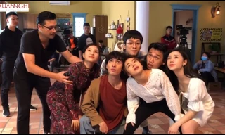 Đạo diễn Khải Anh đánh vật sắp xếp từng diễn viên quay MV