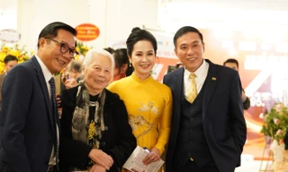 Quốc Khánh, Trọng Trinh và dàn nghệ sĩ nổi tiếng Nhà hát Kịch Việt Nam