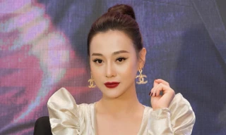 Phương Oanh khoe eo thon, chân dài