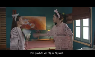 Nhiên và Nhi cãi nhau, động chân động tay