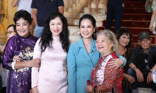 Nghệ sĩ hội ngộ tai lễ giỗ tổ nghề sân khấu. Ảnh: Quang Vinh