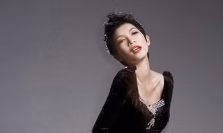 Xuân Lan: “Sốt” vì khoe bụng