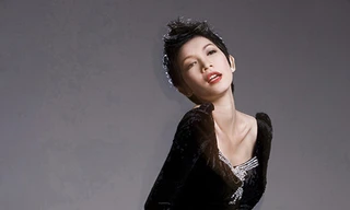 Xuân Lan: “Sốt” vì khoe bụng