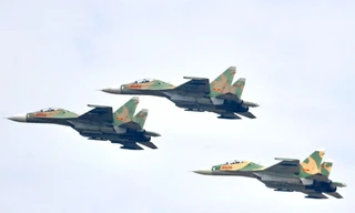 Màn trình diễn ấn tượng của không quân Việt Nam thu hút hàng nghìn người theo dõi