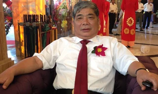 Đại gia hút thuốc lào, cưỡi Rolls-Royce: Làm khách sạn cho vui!