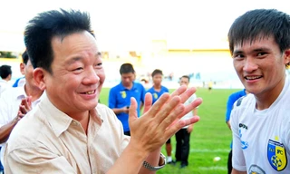 Công Vinh và bầu Hiển 'mặc cả' hợp đồng mới