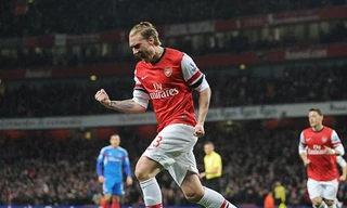 Kết quả Ngoại hạng Anh: Arsenal gia cố ngôi đầu