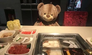 Ngày càng nhiều người sống độc thân, tiệm lẩu Haidilao ở Singapore tạo các bàn lẩu 1 người