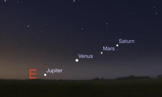 4 hành tinh thẳng hàng trên bầu trời đến hết tháng này: Quan sát thế nào và ý nghĩa là gì?