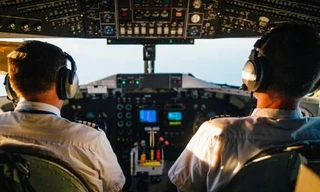 Đài chỉ huy lo lắng khi mất liên lạc với phi công suốt 10 phút, lý do rất bất ngờ